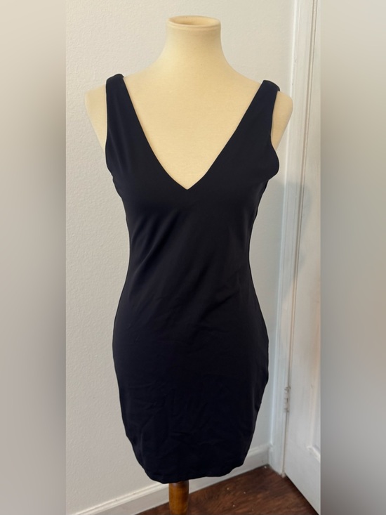 Babaton Dresses & Skirts - Aritzia Babaton Contour V-Neck Mini Dress Bodycon LBD Sexy Club Stretch Large